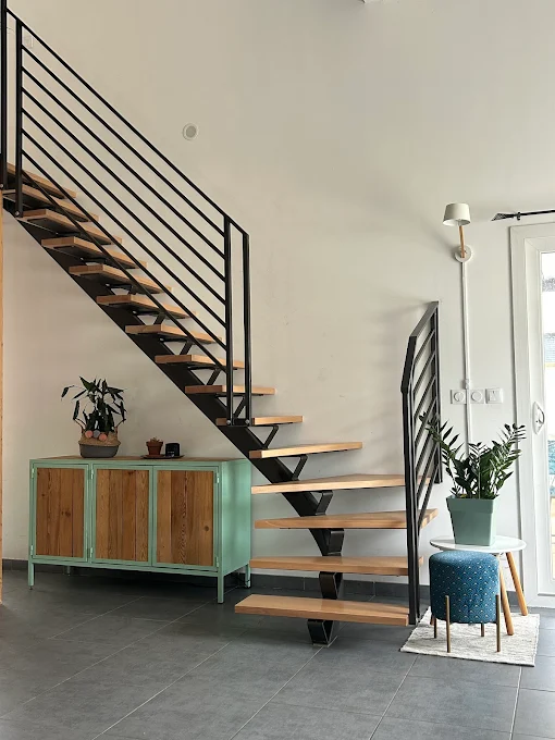 Nos réalisations de métallerie : escalier intérieur en acier et bois